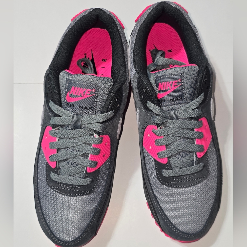 Nike Gray Pink Sneakers Athletic Design